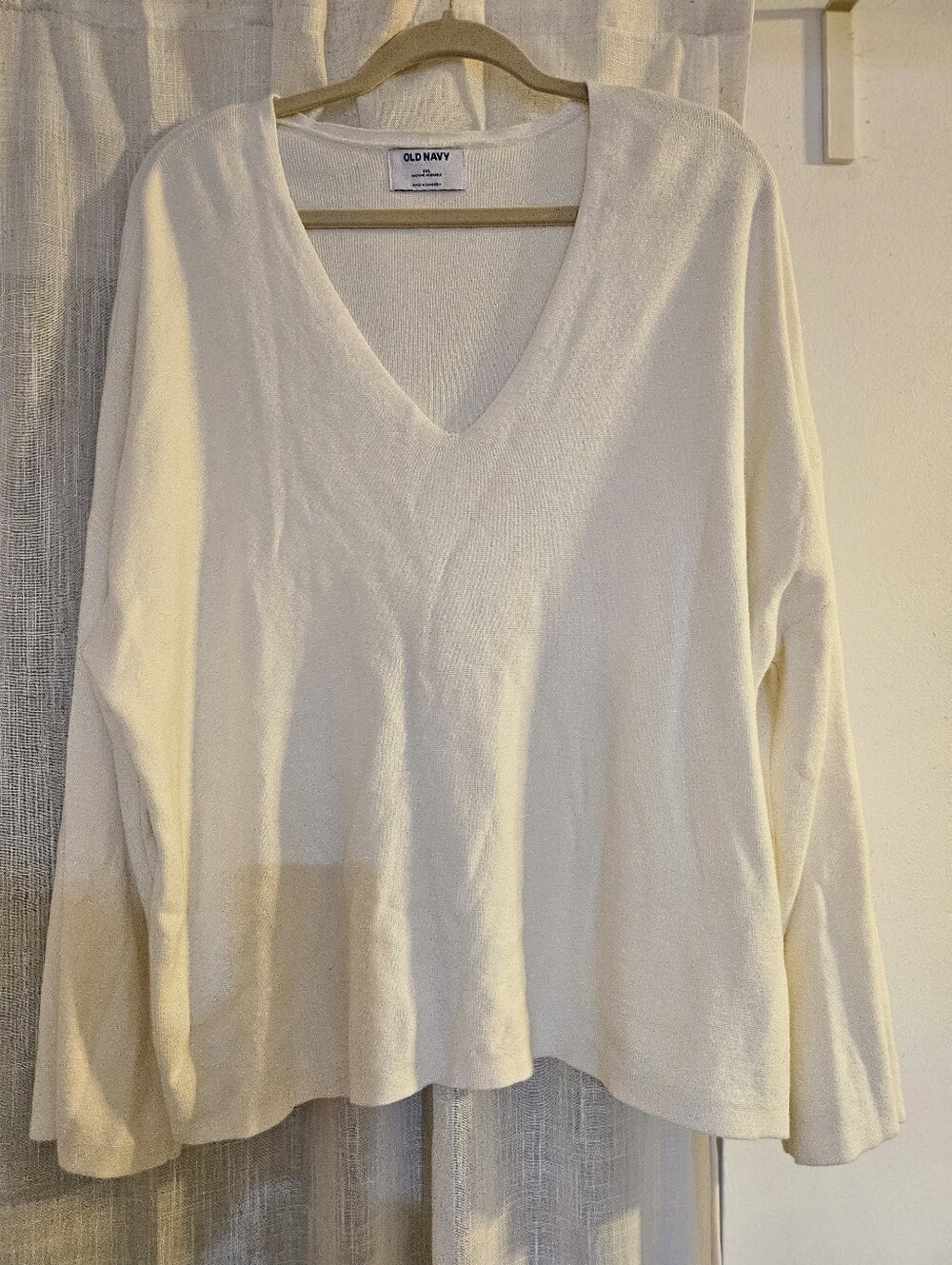 XXL- Old Navy Cream V-Neck Knit Top